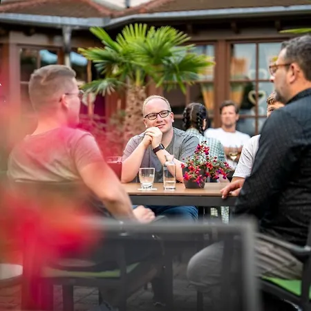 酒店 Reussischer Hof 施默尔恩