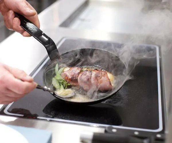 Reussischer Hof فندق Schmölln